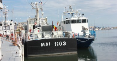 Stire din Eveniment : UPDATE / Pescador cu peste 130 de emigranți, interceptat la Mangalia - VIDEO