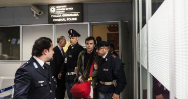 GALERIE FOTO / Românul supranumit "PIPĂITORUL DIN BOLOGNA" a fost arestat! Ce metehne avea - 2