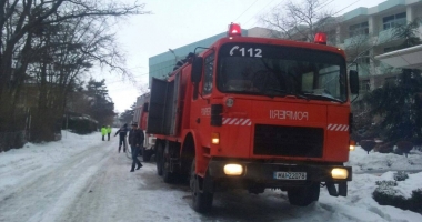 Galerie foto-video / HOTEL DIN EFORIE, CUPRINS DE FLĂCĂRI. TURIȘTII, EVACUAȚI DE URGENȚĂ. INTERVIN POMPIERII - 2