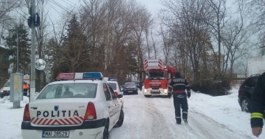 Galerie foto-video / HOTEL DIN EFORIE, CUPRINS DE FLĂCĂRI. TURIȘTII, EVACUAȚI DE URGENȚĂ. INTERVIN POMPIERII - 4