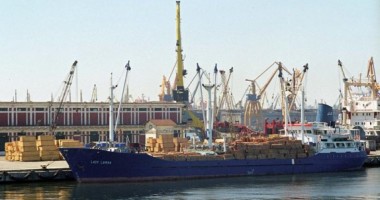 Stire din Economie : 80 nave și-au anunțat sosirea în porturile românești