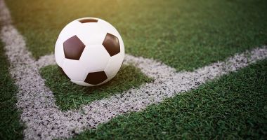 Situație fără precedent! Arbitru din Premier League, dat afară pentru că nu a validat un gol