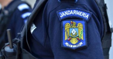 Stire din Eveniment : Materiale pirotehnice găsite la doi suporteri, înaintea meciului de fotbal dintre România şi Finlanda