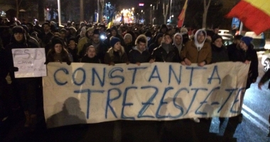 GALERIE FOTO-VIDEO / PROTESTE DE AMPLOARE la Constanța: "PSD, ciuma roșie!" - 17
