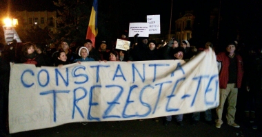 GALERIE FOTO-VIDEO / PROTESTE DE AMPLOARE la Constanța: "PSD, ciuma roșie!" - 12