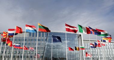 Stire din Eveniment : NATO: 14 state membre sau partenere, inclusiv România, vor achiziţiona în comun sisteme de apărare aeriană