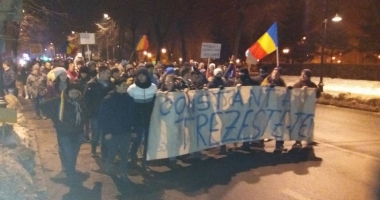 GALERIE FOTO-VIDEO / UPDATE. 5500 de "PUTORI" mărșăluiesc pe străzi. "Altă întrebare? Altă guvernare!" - 18