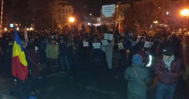 GALERIE FOTO-VIDEO / UPDATE. 5500 de "PUTORI" mărșăluiesc pe străzi. "Altă întrebare? Altă guvernare!" - 13