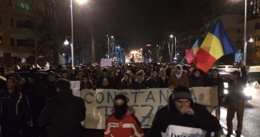 GALERIE FOTO-VIDEO / PROTESTE DE AMPLOARE la Constanța: "PSD, ciuma roșie!" - 15