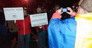 GALERIE FOTO-VIDEO / UPDATE. 5500 de "PUTORI" mărșăluiesc pe străzi. "Altă întrebare? Altă guvernare!" - 12