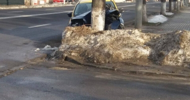 GALERIE FOTO. ACCIDENT RUTIER ÎN EFORIE SUD. Un taximetrist s-a izbit cu mașina în pom - 4