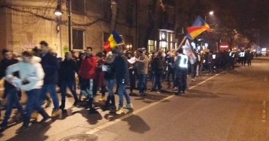 GALERIE FOTO-VIDEO / UPDATE. 5500 de "PUTORI" mărșăluiesc pe străzi. "Altă întrebare? Altă guvernare!" - 23
