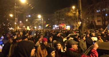 Galerie foto. A PATRA NOAPTE DE PROTESTE LA CONSTANȚA. Oamenii scandează: "DRAG NE-Ai fi în pușcărie" - 20