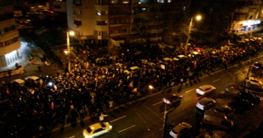 Galerie foto. A PATRA NOAPTE DE PROTESTE LA CONSTANȚA. Oamenii scandează: "DRAG NE-Ai fi în pușcărie" - 22