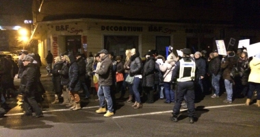 Galerie foto. A PATRA NOAPTE DE PROTESTE LA CONSTANȚA. Oamenii scandează: "DRAG NE-Ai fi în pușcărie" - 5