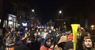 A ȘASEA ZI DE PROTESTE LA CONSTANȚA / Mii de oameni cer plecarea Guvernului Grindeanu / Galerie foto-video - 4