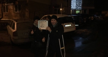Galerie foto. A PATRA NOAPTE DE PROTESTE LA CONSTANȚA. Oamenii scandează: "DRAG NE-Ai fi în pușcărie" - 25