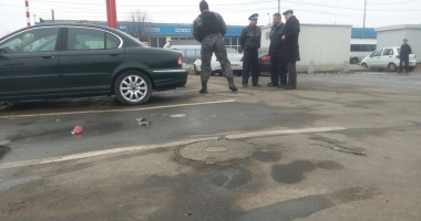 Galerie foto. "BOMBĂ ÎNTR-UN AUTOMOBIL DIN PARCAREA KAUFLAND!". Supermarketul, evacuat de urgență. UPDATE - 2