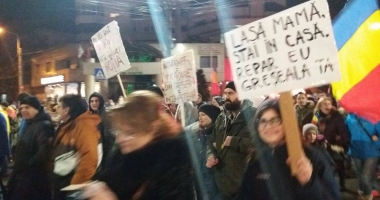 A ȘASEA ZI DE PROTESTE LA CONSTANȚA / Mii de oameni cer plecarea Guvernului Grindeanu / Galerie foto-video - 18