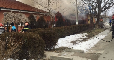 Incendiu puternic lângă o grădiniță din Constanța. Arde un atelier plin de vopseluri și diluanți - 6