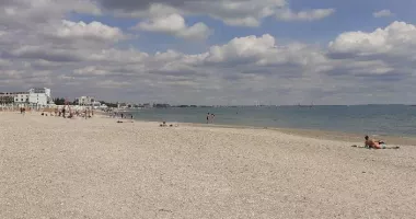 Peste 1.000 de persoane evacuate de pe plajele litoralului românesc. Accesul către mai multe zone, blocat de polițiști