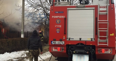 Incendiu puternic lângă o grădiniță din Constanța. Arde un atelier plin de vopseluri și diluanți - 3