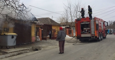 Incendiu puternic lângă o grădiniță din Constanța. Arde un atelier plin de vopseluri și diluanți - 5