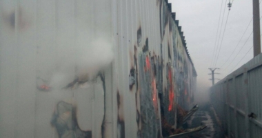 Galerie foto - video. Incendiu puternic, la Constanța. Pompierii sunt în acțiune - 3