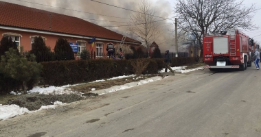 Incendiu puternic lângă o grădiniță din Constanța. Arde un atelier plin de vopseluri și diluanți - 8