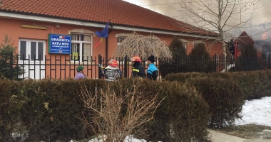 Incendiu puternic lângă o grădiniță din Constanța. Arde un atelier plin de vopseluri și diluanți - 7
