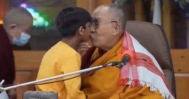 Dalai Lama, implicat într-un scandal monstru! A fost filmat când sărută un copil pe gură și îi spune să îi 