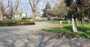 Prin parcurile Constanței, cu scaunul de-acasă? - 2