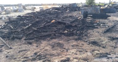 Beach bar distrus în incendiu, pe o plajă din Faleză Nord - 2