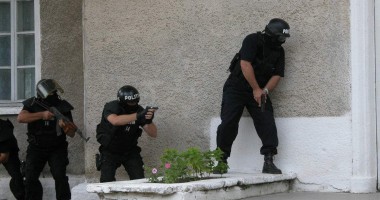 Stire din Eveniment : Polițiștii constănțeni au descins, cu procurorii DIICOT, la Tulcea