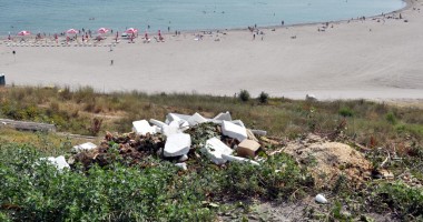 Liber la gunoaie în zona plajei "Trei papuci"? - 3