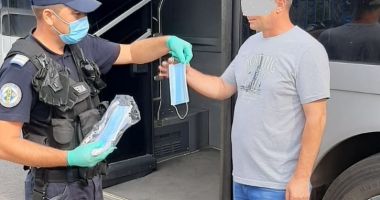 RAZII ÎN AUTOBUZE. Jandarmii, cu ochii pe cei care nu poartă măști!
