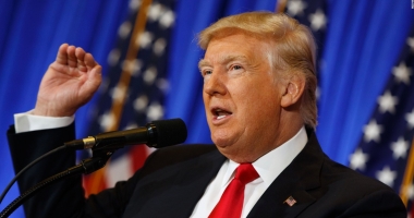 Stire din Actualitate : Trump a intenționat de la începutul mandatului să îl demită pe directorul FBI