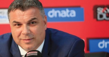 Stire din Sport : Cosmin Olăroiu a fost condamnat în Emiratele Arabe Unite la trei luni de închisoare