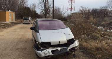 Autoturism suspect, AVARIAT și ABANDONAT pe strada Tulcei! "Să se sesizeze Poliția" - 2