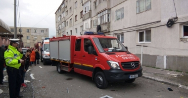 Stire din Eveniment : FOTO. Explozie puternică, într-un cartier din Constanța. O persoană a fost rănită