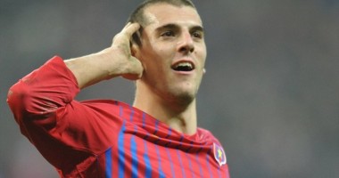 Stire din Sport : Stefan Nikolic a comis-o din nou. A bătut și scuipat un fan stelist!