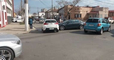 GALERIE FOTO. Accident rutier la Constanța. Trei mașini, "șifonate" în intersecție - 7