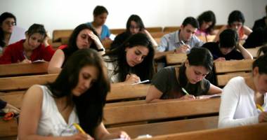 Stire din Cultură-Educație : "Taxele de admitere la facultate sunt aberante"