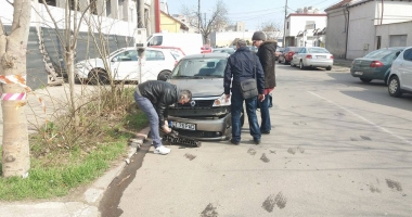 GALERIE FOTO. Accident rutier la Constanța. Trei mașini, "șifonate" în intersecție - 8