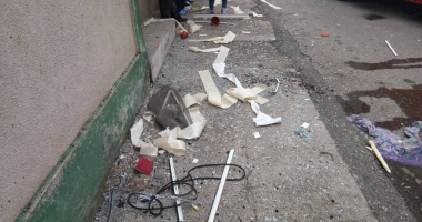 FOTO. Explozie puternică, într-un cartier din Constanța. O persoană a fost rănită - 7