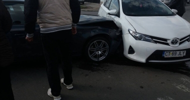 GALERIE FOTO. Accident rutier la Constanța. Trei mașini, "șifonate" în intersecție - 4
