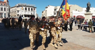 FOTO-VIDEO. Militarii "Rechinii Albi", primiți cu brațele deschise de constănțeni - 7
