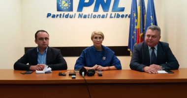 Stire din Politică-Administrație : UPDATE. DISPUTE PRIVIND ALEGERILE ÎN PNL! / Președintele liberalilor, Raluca Turcan, prezentă la Constanța. Iată principalele declarații
