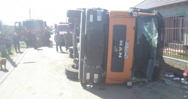 UPDATE. TREI VICTIME, DUPĂ CE O MAȘINĂ DE GUNOI S-A RĂSTURNAT ȘI A LUAT FOC / Galerie FOTO - 3