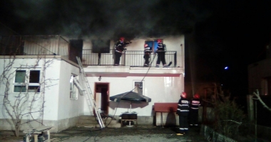 Stire din Eveniment : FOTO. INCENDIU PUTERNIC LA O CASĂ DIN LUMINA